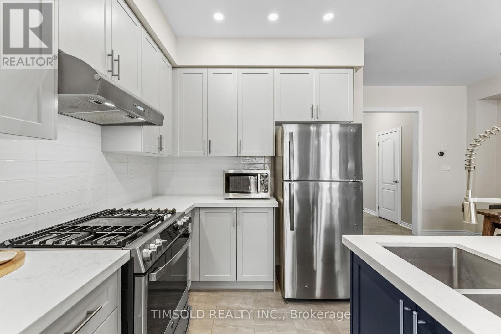 29 Robb Thompson Road, East Gwillimbury, Ontario  L0G 1M0 - Photo 14 - N12902874