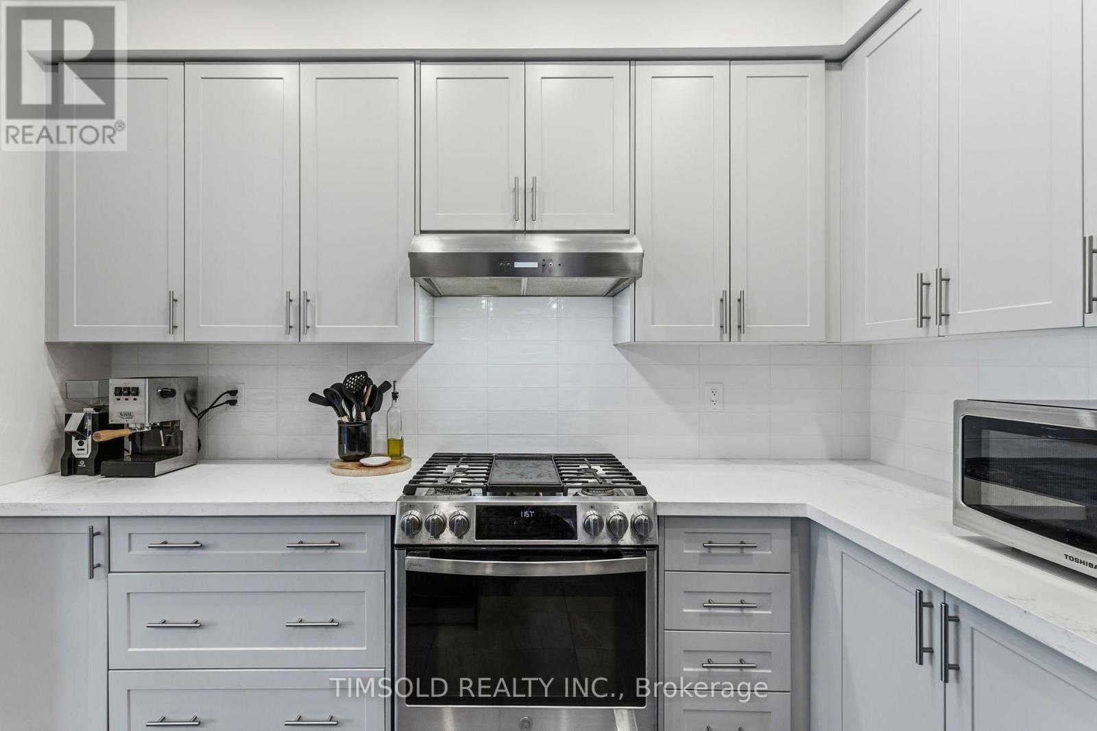 29 Robb Thompson Road, East Gwillimbury, Ontario  L0G 1M0 - Photo 16 - N12902874