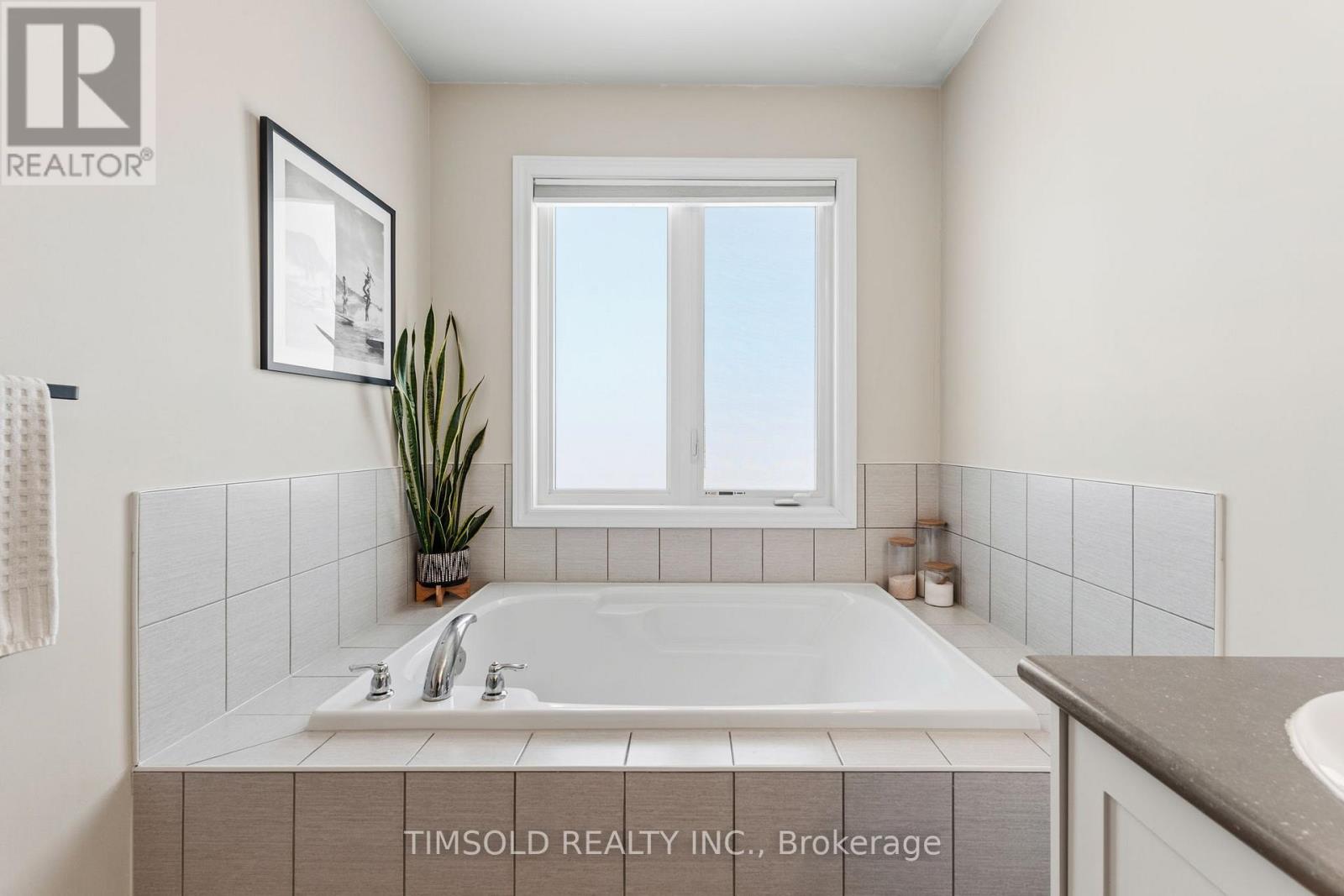 29 Robb Thompson Road, East Gwillimbury, Ontario  L0G 1M0 - Photo 27 - N12902874