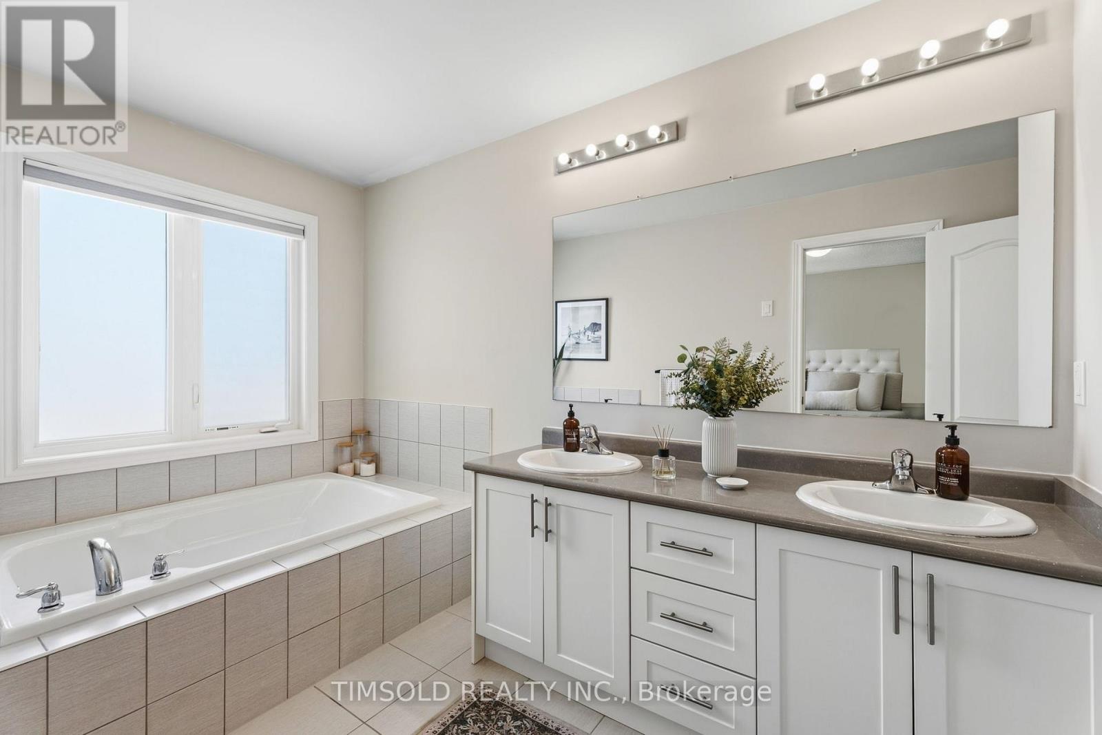 29 Robb Thompson Road, East Gwillimbury, Ontario  L0G 1M0 - Photo 29 - N12902874