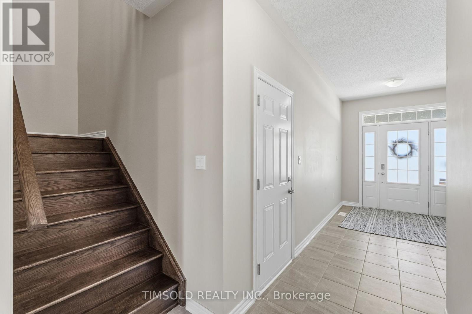 29 Robb Thompson Road, East Gwillimbury, Ontario  L0G 1M0 - Photo 5 - N12902874