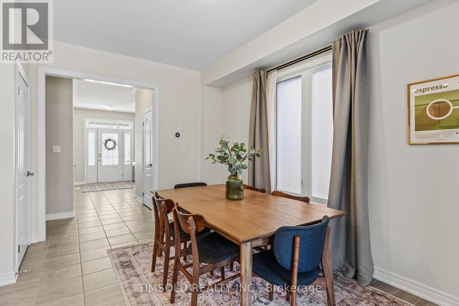 29 Robb Thompson Road, East Gwillimbury, Ontario  L0G 1M0 - Photo 9 - N12902874