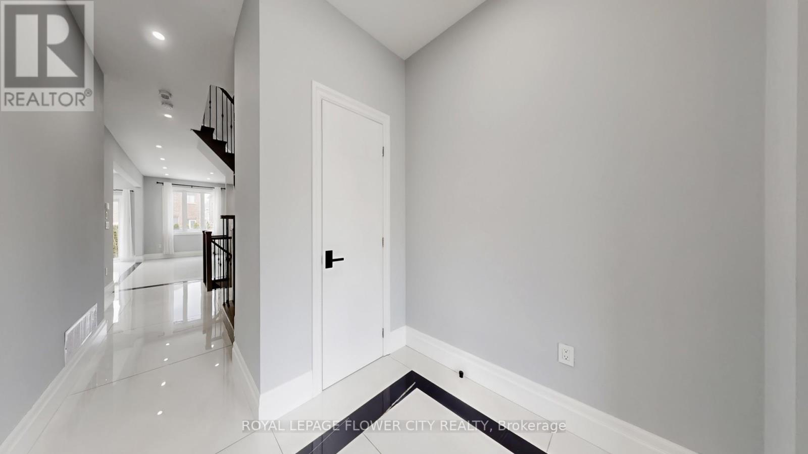 642 Sweetwater Crescent, Newmarket, Ontario  L3X 0H5 - Photo 17 - N12902876