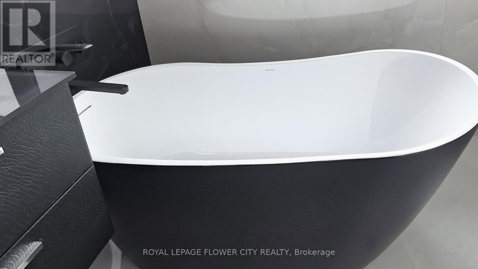 642 Sweetwater Crescent, Newmarket, Ontario  L3X 0H5 - Photo 29 - N12902876