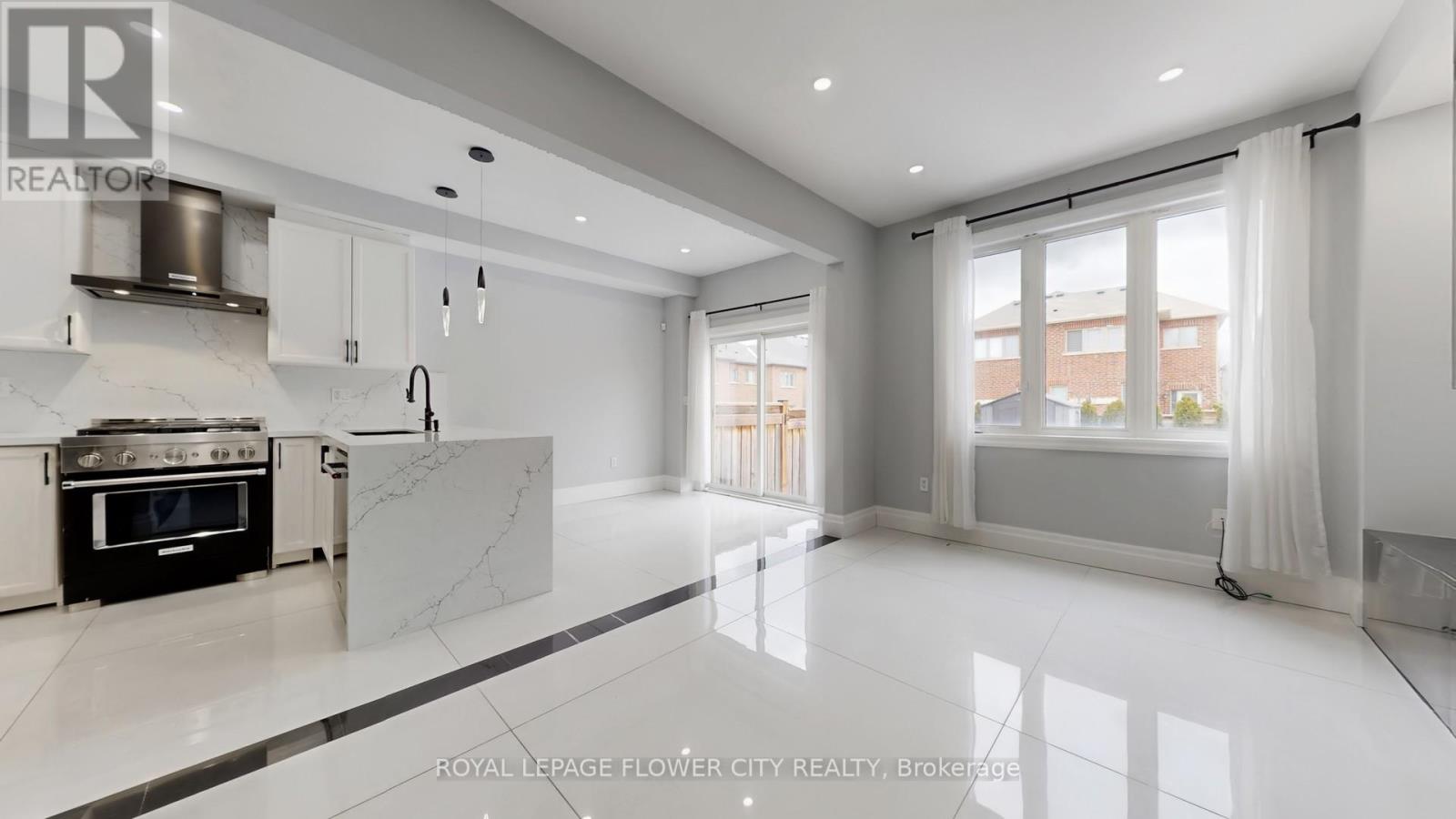 642 Sweetwater Crescent, Newmarket, Ontario  L3X 0H5 - Photo 7 - N12902876