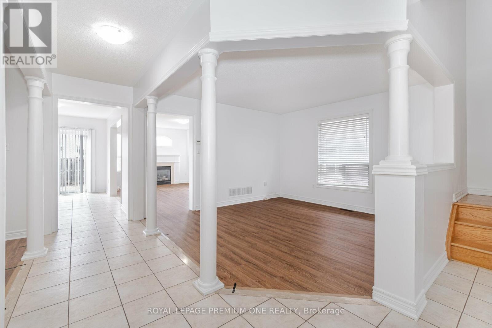 48 Devonwood Drive, Markham (Berczy), Ontario  L6C 3A7 - Photo 5 - N12902918