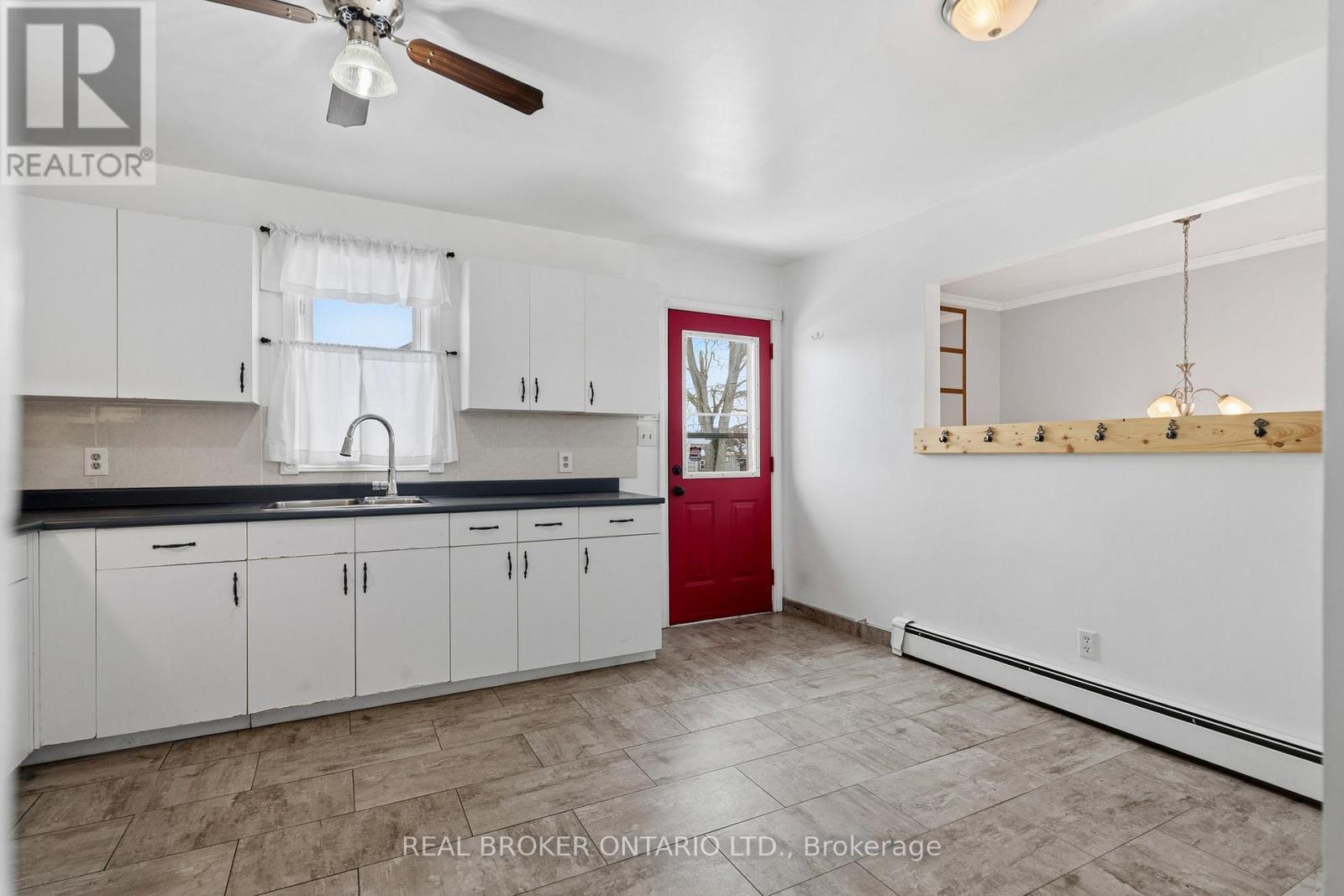 379 Southworth Street S, Welland, Ontario  L3B 2A1 - Photo 11 - X12798254