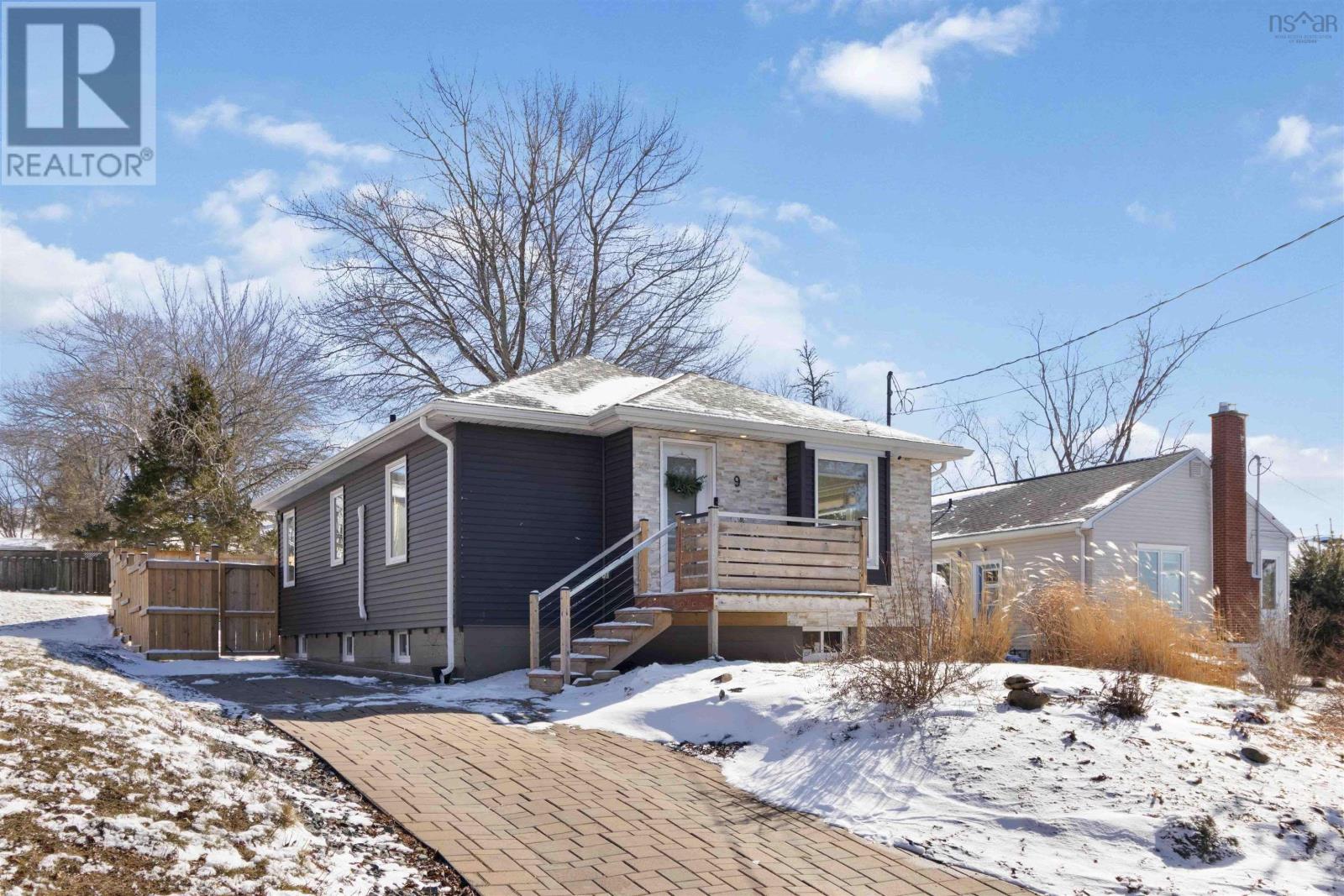 9 Tupper Street, Dartmouth, Nova Scotia B2Y 2G5 - Photo 2 - 202604991