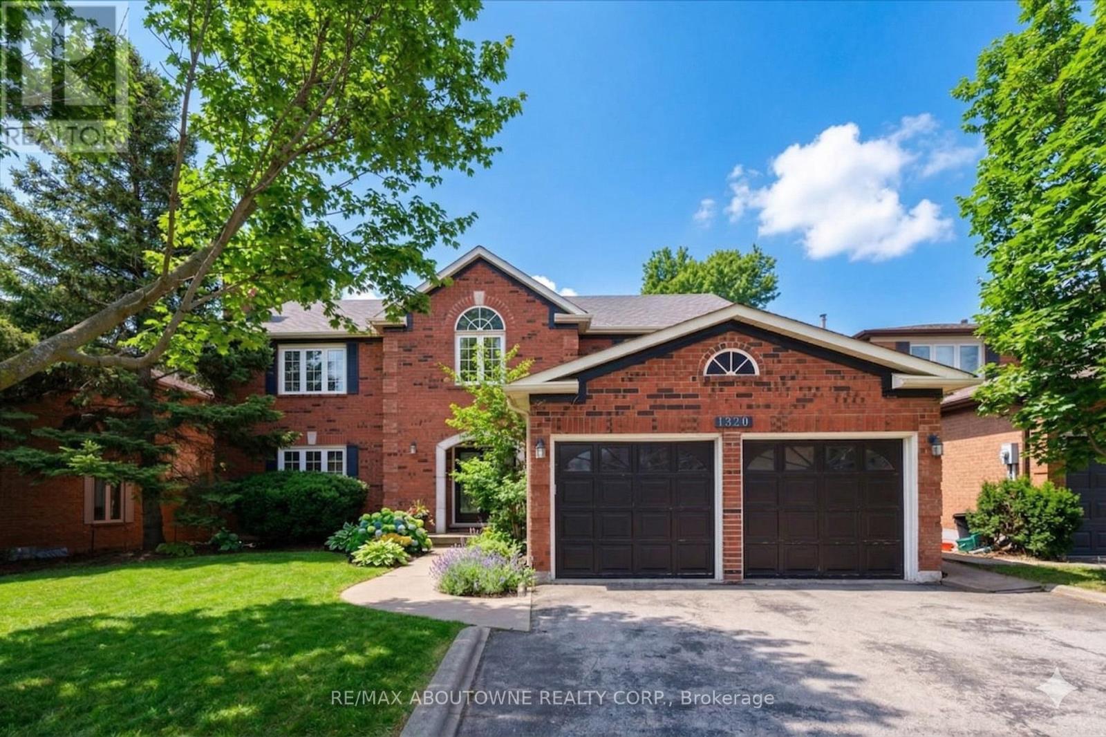 1320 MONKS PASSAGE, Oakville, Ontario