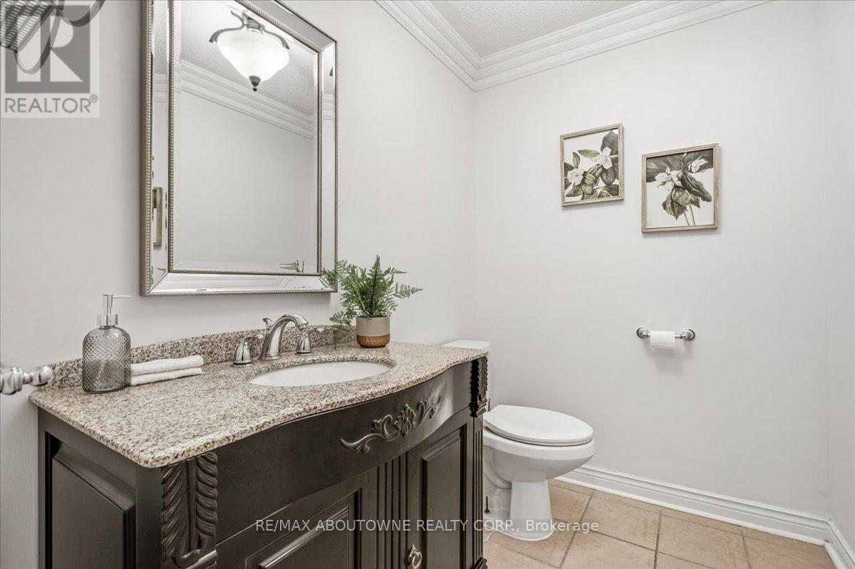 1320 Monks Passage, Oakville, Ontario  L6M 1J5 - Photo 10 - W12902636