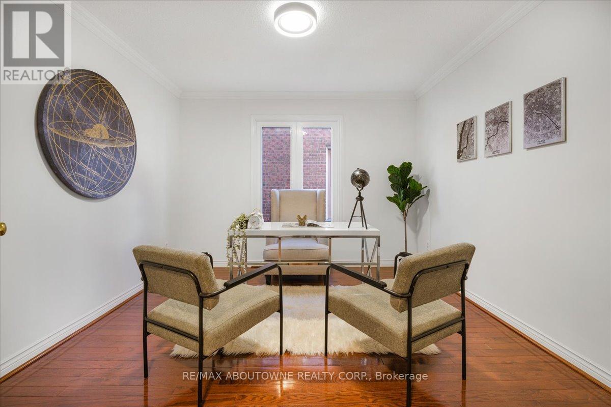 1320 Monks Passage, Oakville, Ontario  L6M 1J5 - Photo 11 - W12902636