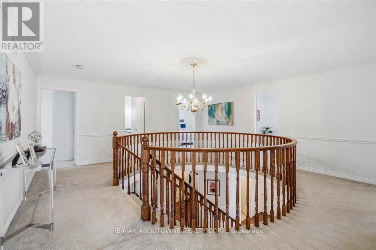 1320 Monks Passage, Oakville, Ontario  L6M 1J5 - Photo 24 - W12902636