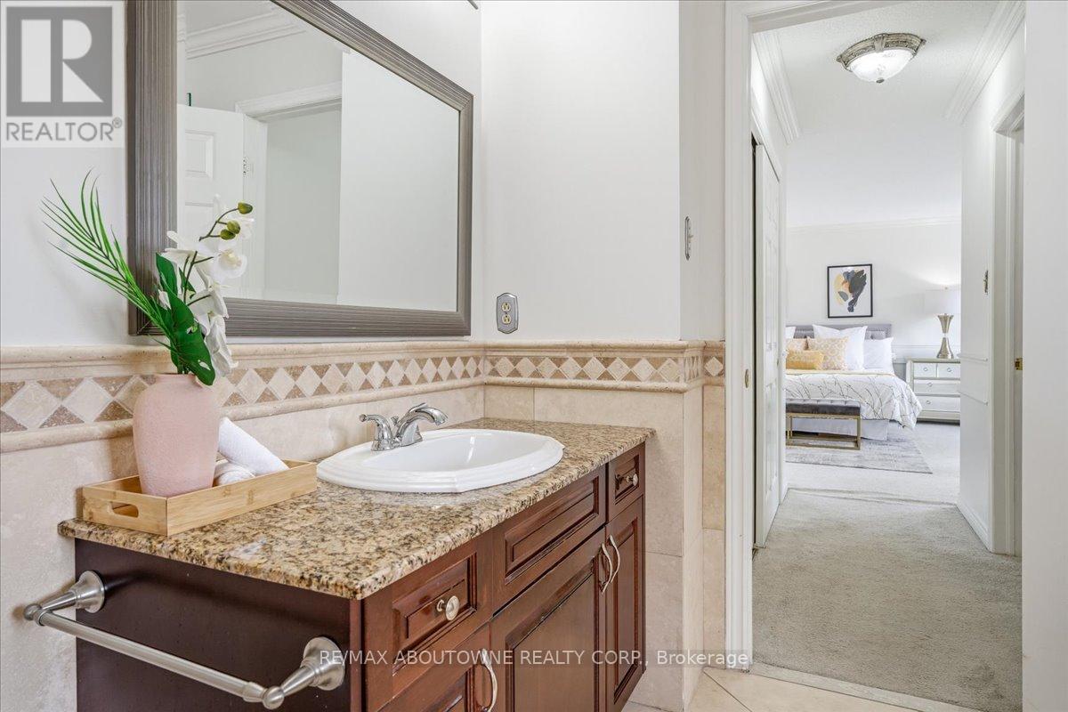 1320 Monks Passage, Oakville, Ontario  L6M 1J5 - Photo 31 - W12902636