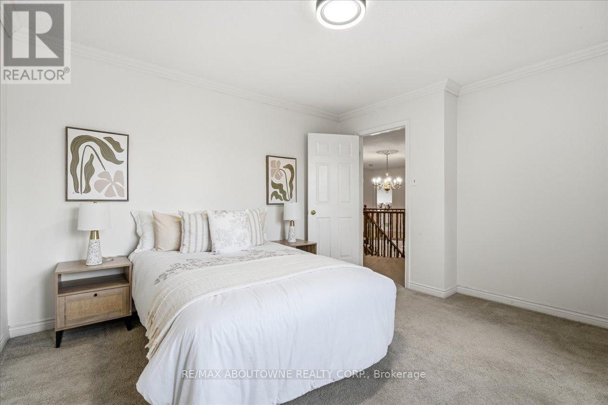 1320 Monks Passage, Oakville, Ontario  L6M 1J5 - Photo 33 - W12902636