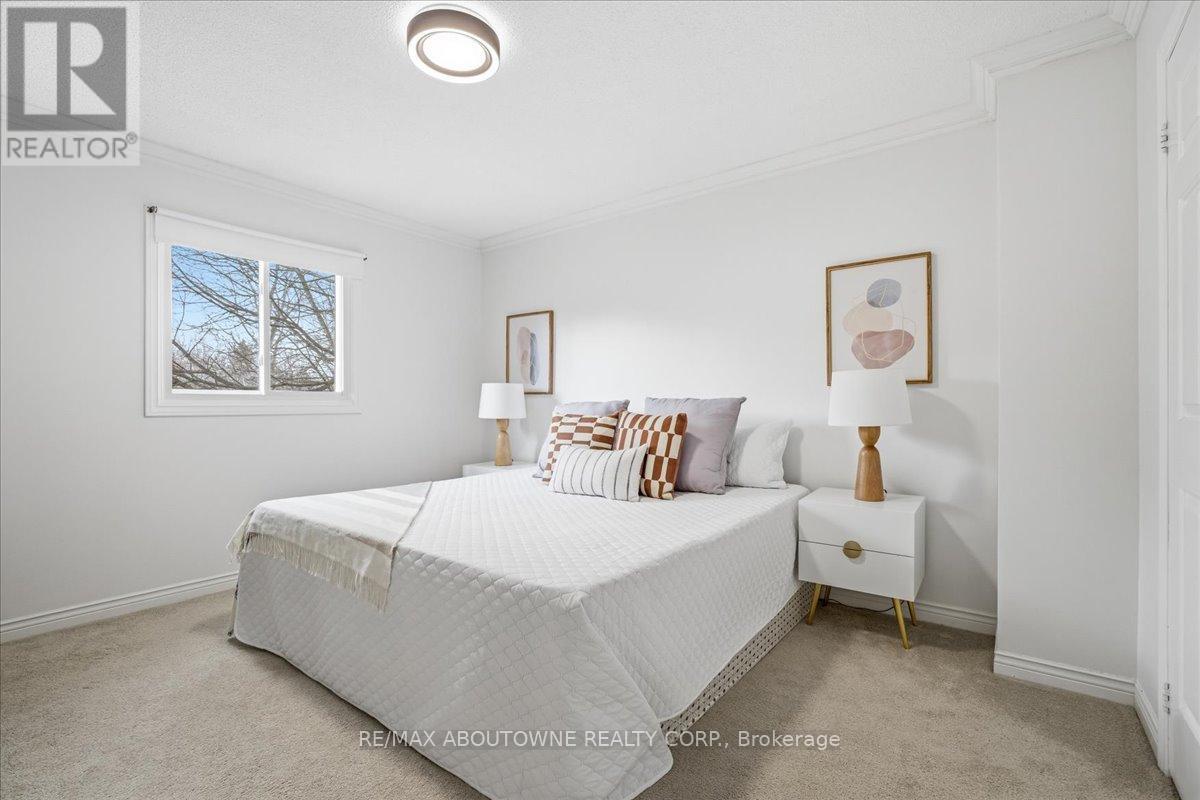 1320 Monks Passage, Oakville, Ontario  L6M 1J5 - Photo 37 - W12902636