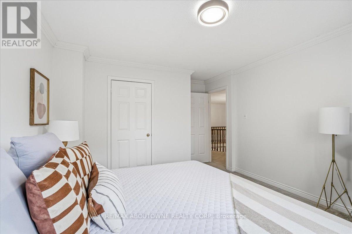 1320 Monks Passage, Oakville, Ontario  L6M 1J5 - Photo 38 - W12902636