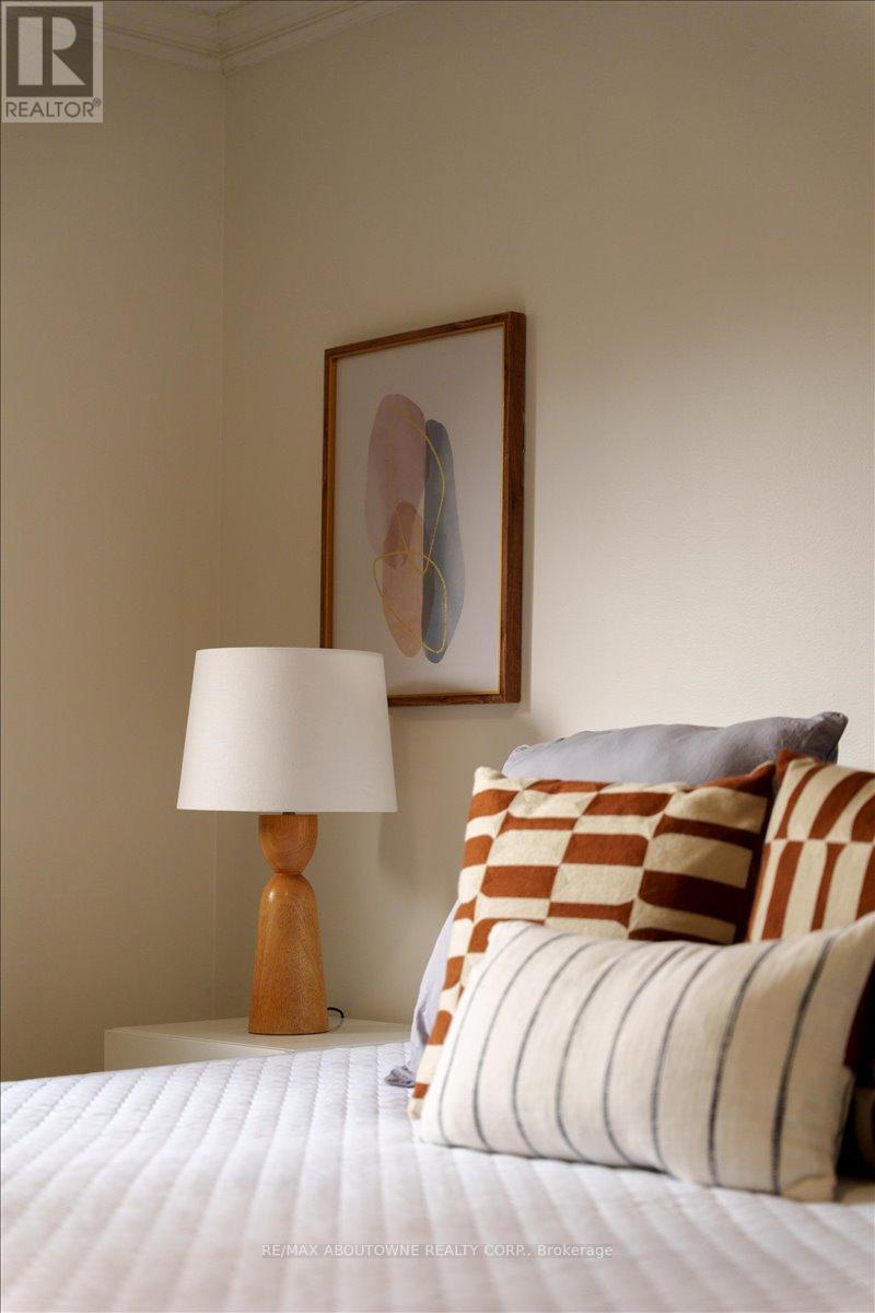 1320 Monks Passage, Oakville, Ontario  L6M 1J5 - Photo 39 - W12902636