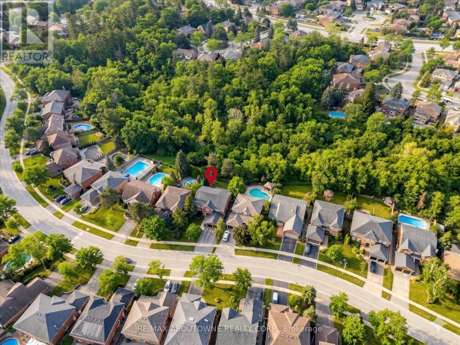 1320 Monks Passage, Oakville, Ontario  L6M 1J5 - Photo 4 - W12902636