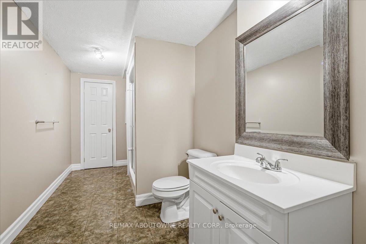 1320 Monks Passage, Oakville, Ontario  L6M 1J5 - Photo 40 - W12902636