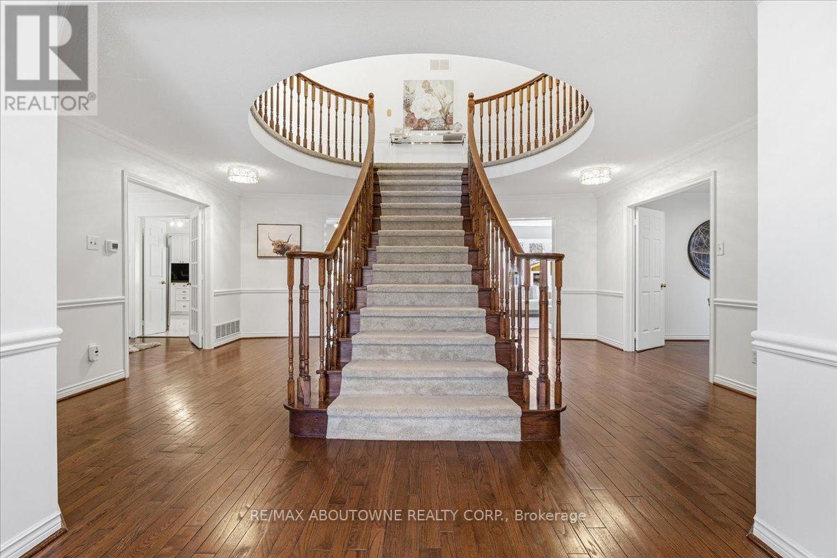 1320 Monks Passage, Oakville, Ontario  L6M 1J5 - Photo 6 - W12902636