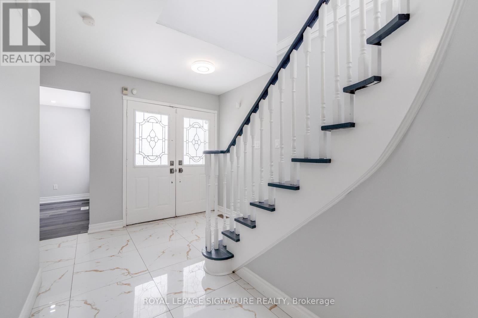 34 Meadowlark Drive, Brampton, Ontario  L6Y 4A7 - Photo 4 - W12902686