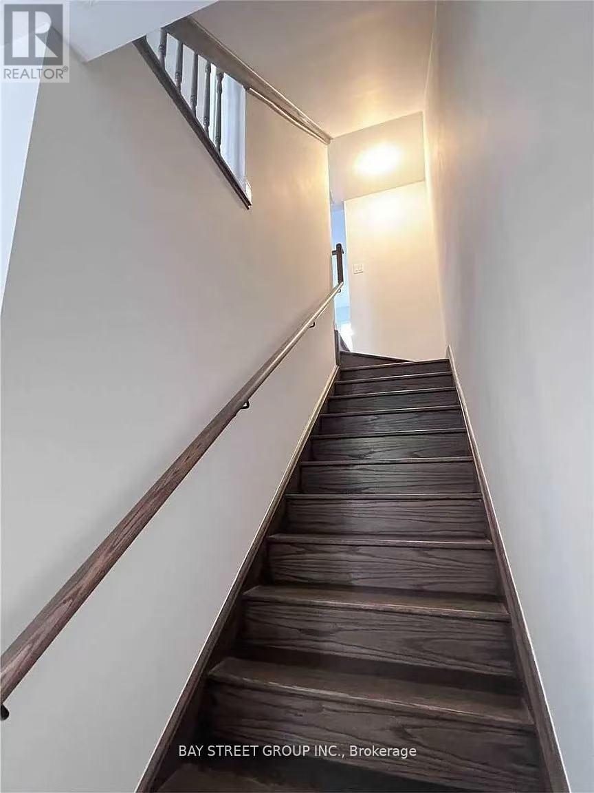 3325 Carding Mill Trail, Oakville, Ontario L6M 1R7 - Photo 11 - W12902708