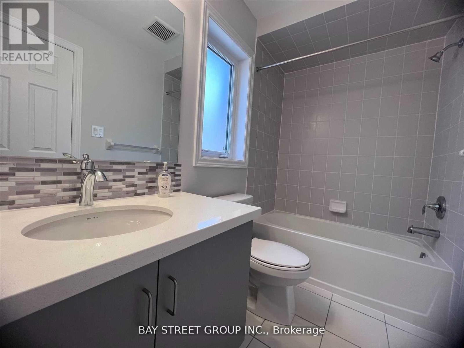 3325 Carding Mill Trail, Oakville, Ontario L6M 1R7 - Photo 12 - W12902708