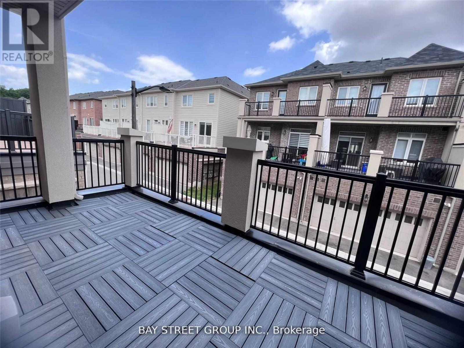 3325 Carding Mill Trail, Oakville, Ontario L6M 1R7 - Photo 2 - W12902708