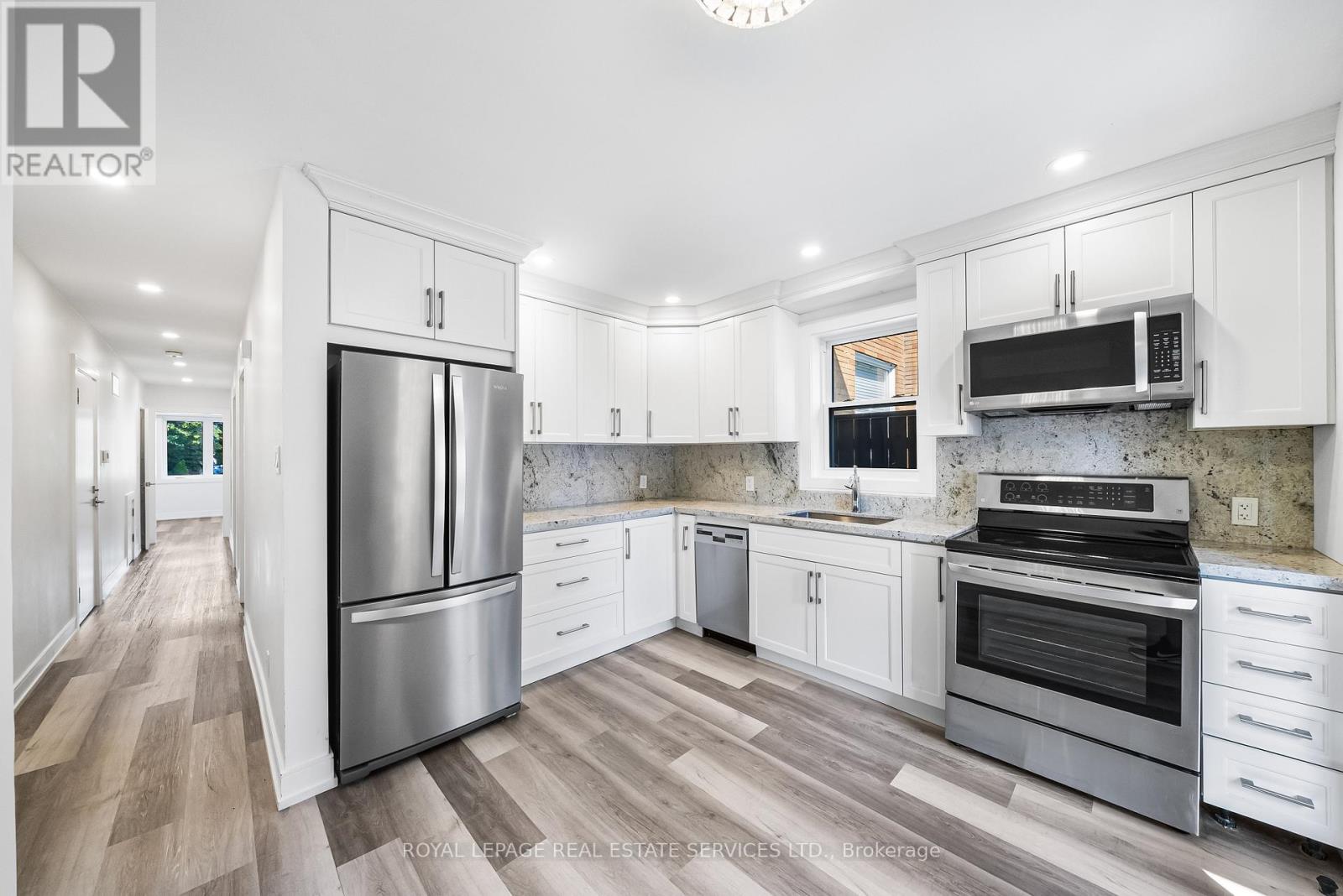 2 - 50 Arcadian Circle, Toronto, Ontario  M8W 2Y9 - Photo 3 - W12902738