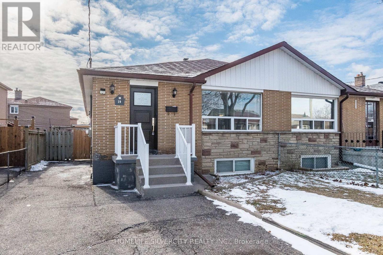 19 GARFIELD CRESCENT, Brampton, Ontario