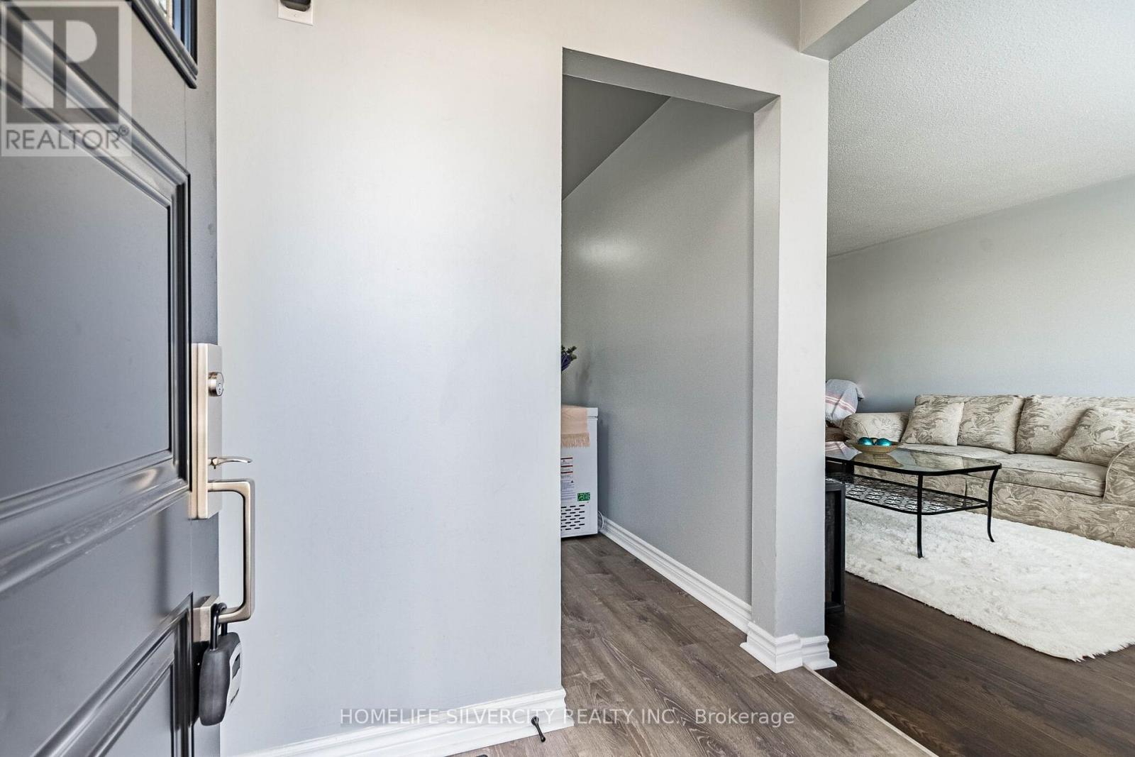 19 Garfield Crescent, Brampton, Ontario  L6V 1V7 - Photo 3 - W12902760