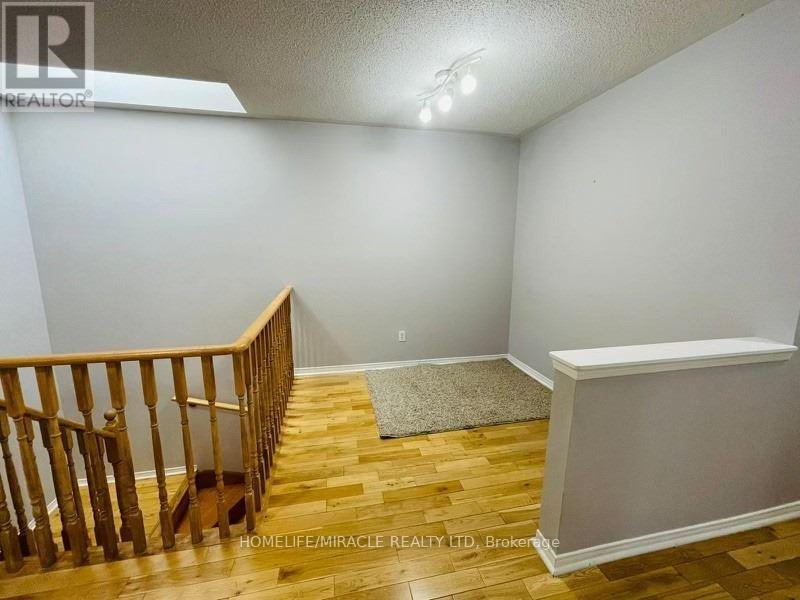 27 Feathertop Lane, Brampton, Ontario  L6R 1W9 - Photo 7 - W12902772