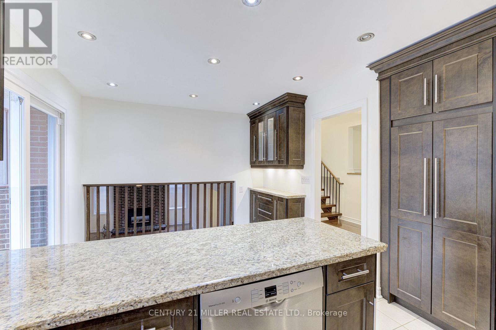 163 Castle Crescent, Oakville, Ontario  L6J 5H4 - Photo 17 - W12902820