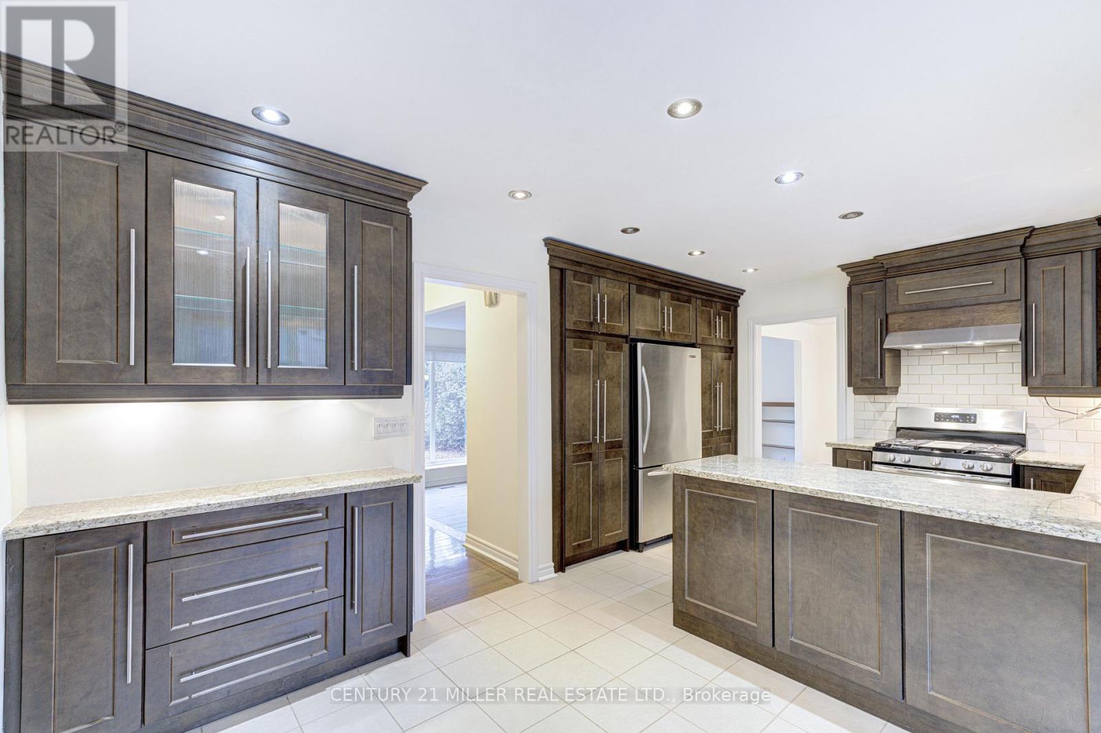 163 Castle Crescent, Oakville, Ontario  L6J 5H4 - Photo 20 - W12902820