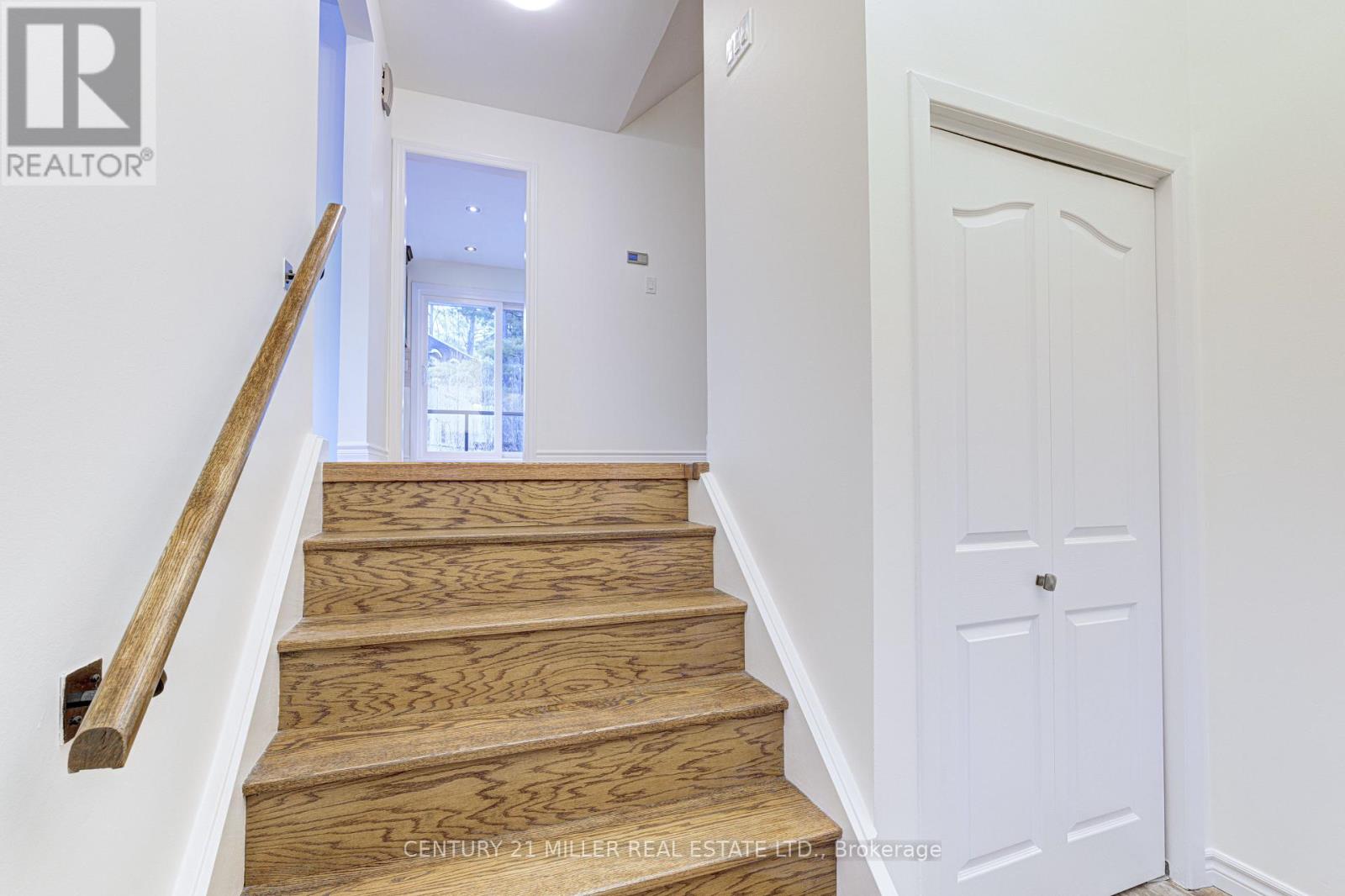 163 Castle Crescent, Oakville, Ontario  L6J 5H4 - Photo 7 - W12902820