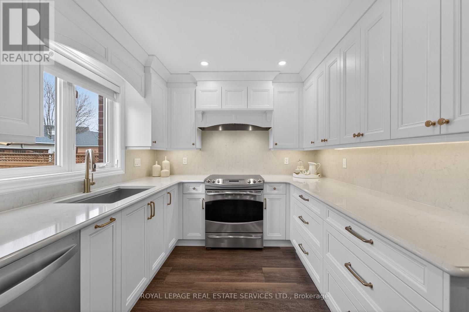 2393 Ennerdale Road, Oakville, Ontario  L6H 6N5 - Photo 10 - W12902840