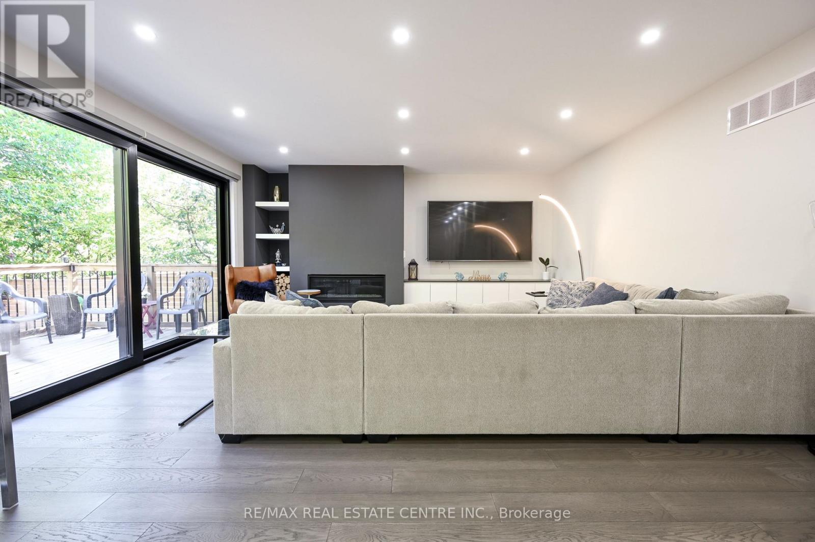 1181 Ogden Avenue, Mississauga, Ontario  L5E 2G8 - Photo 23 - W12902848