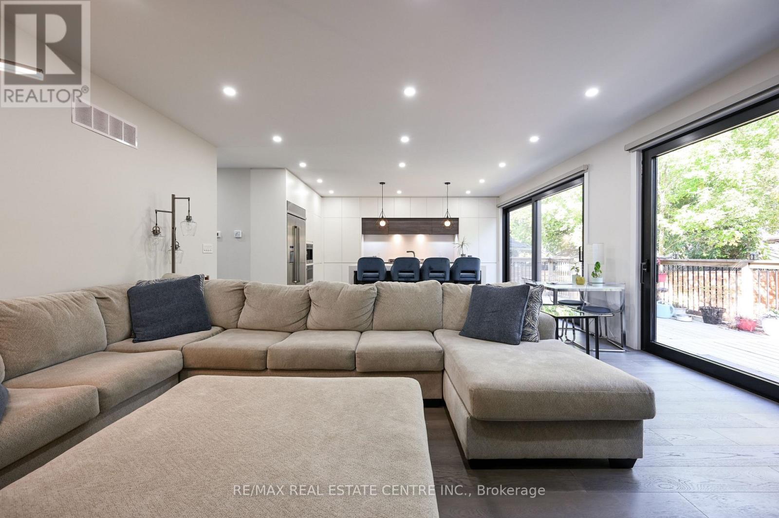 1181 Ogden Avenue, Mississauga, Ontario  L5E 2G8 - Photo 25 - W12902848