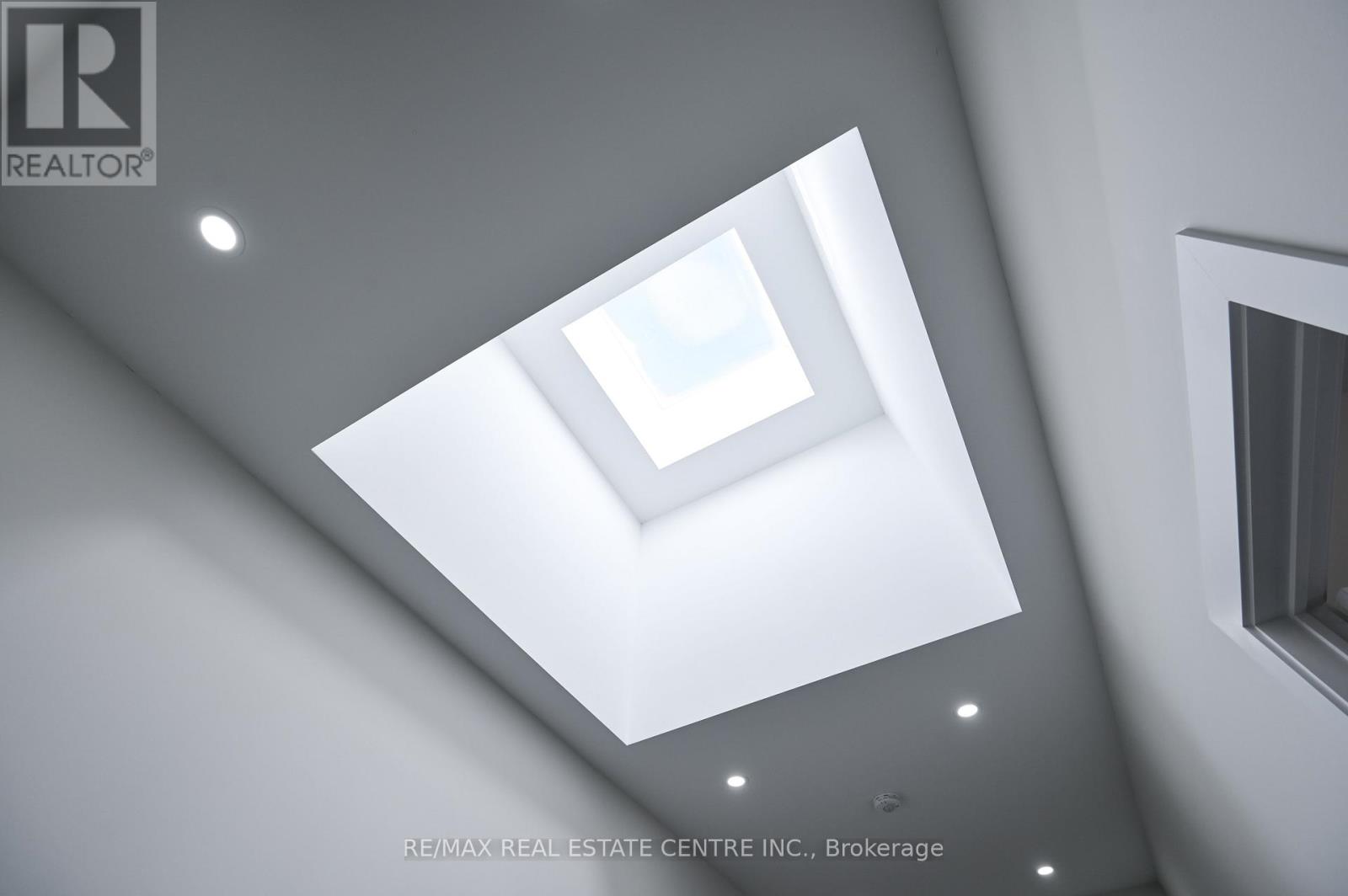 1181 Ogden Avenue, Mississauga, Ontario  L5E 2G8 - Photo 29 - W12902848