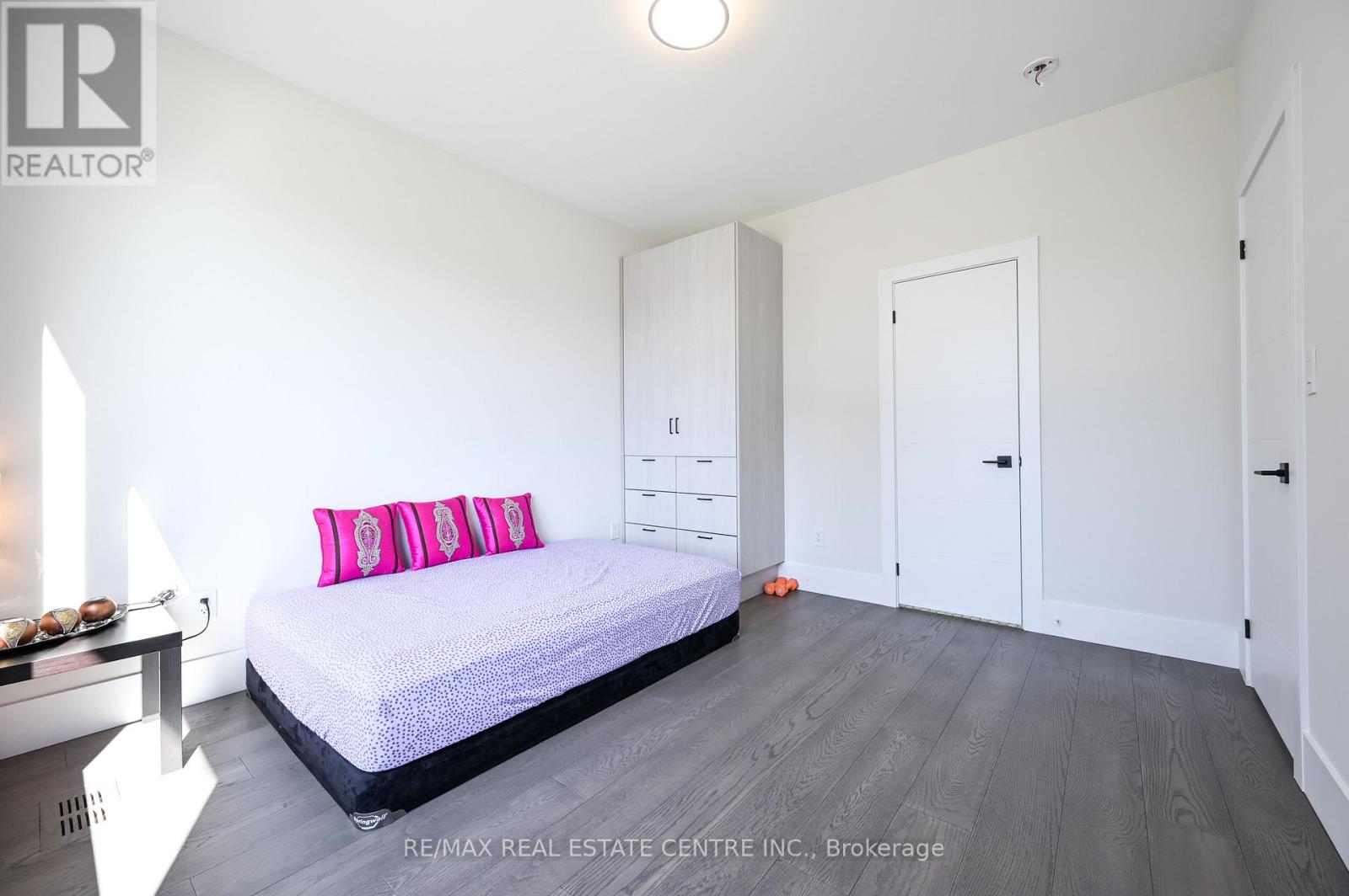 1181 Ogden Avenue, Mississauga, Ontario  L5E 2G8 - Photo 39 - W12902848