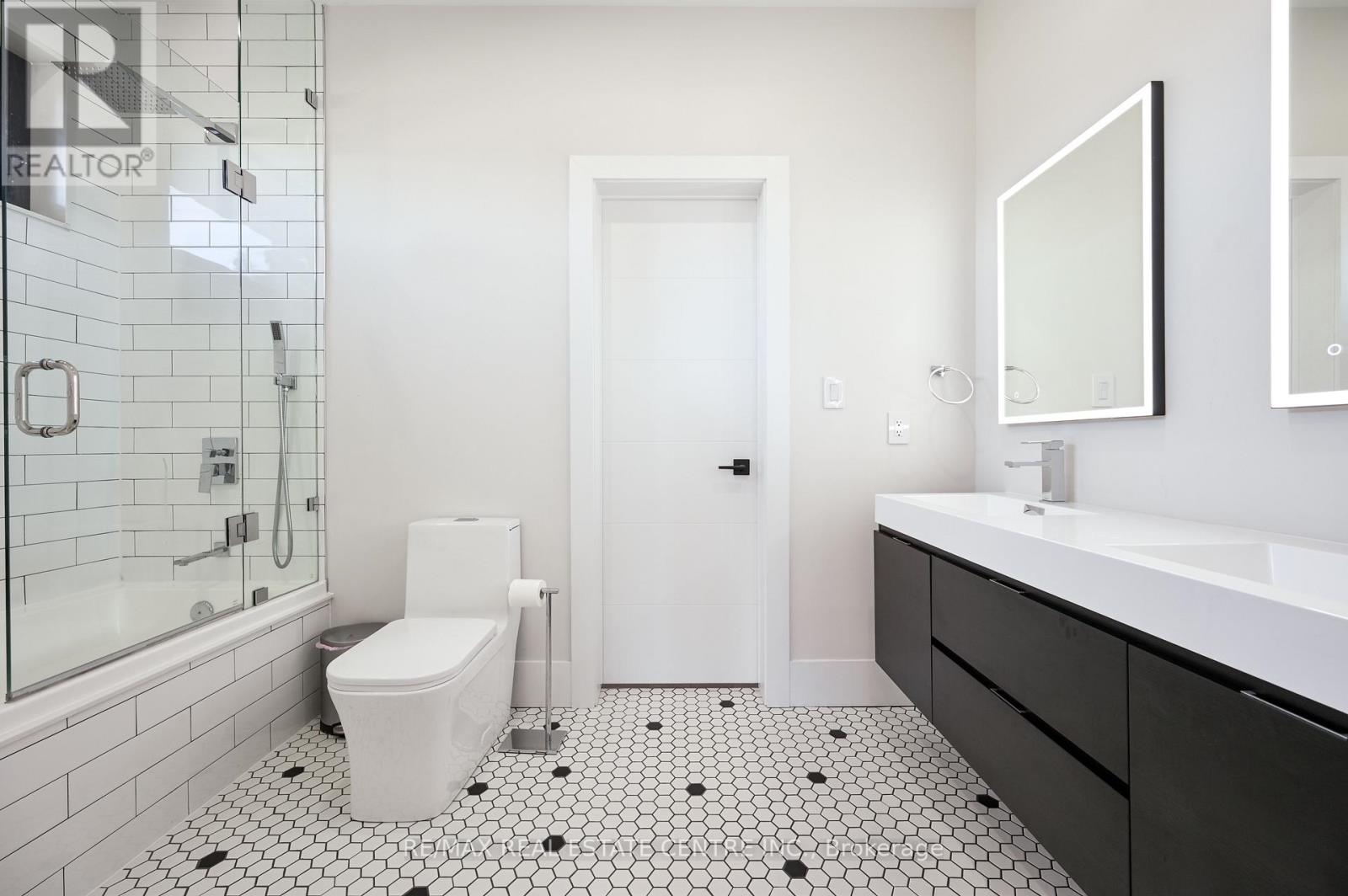 1181 Ogden Avenue, Mississauga, Ontario  L5E 2G8 - Photo 41 - W12902848