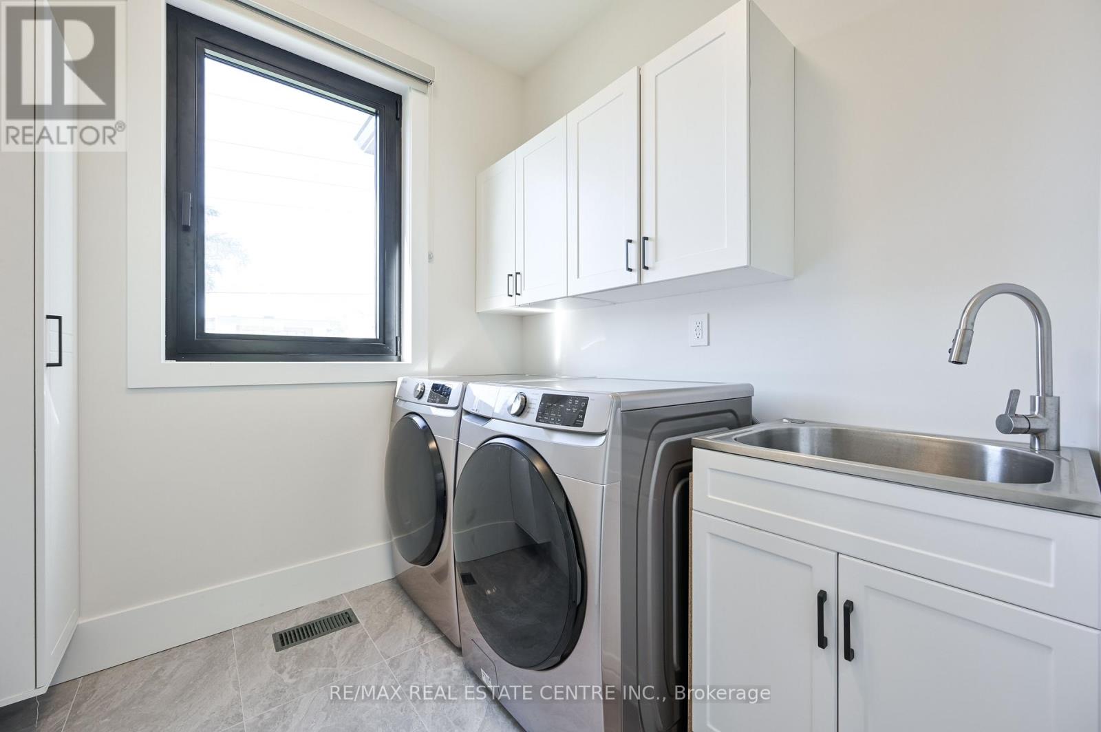 1181 Ogden Avenue, Mississauga, Ontario  L5E 2G8 - Photo 43 - W12902848