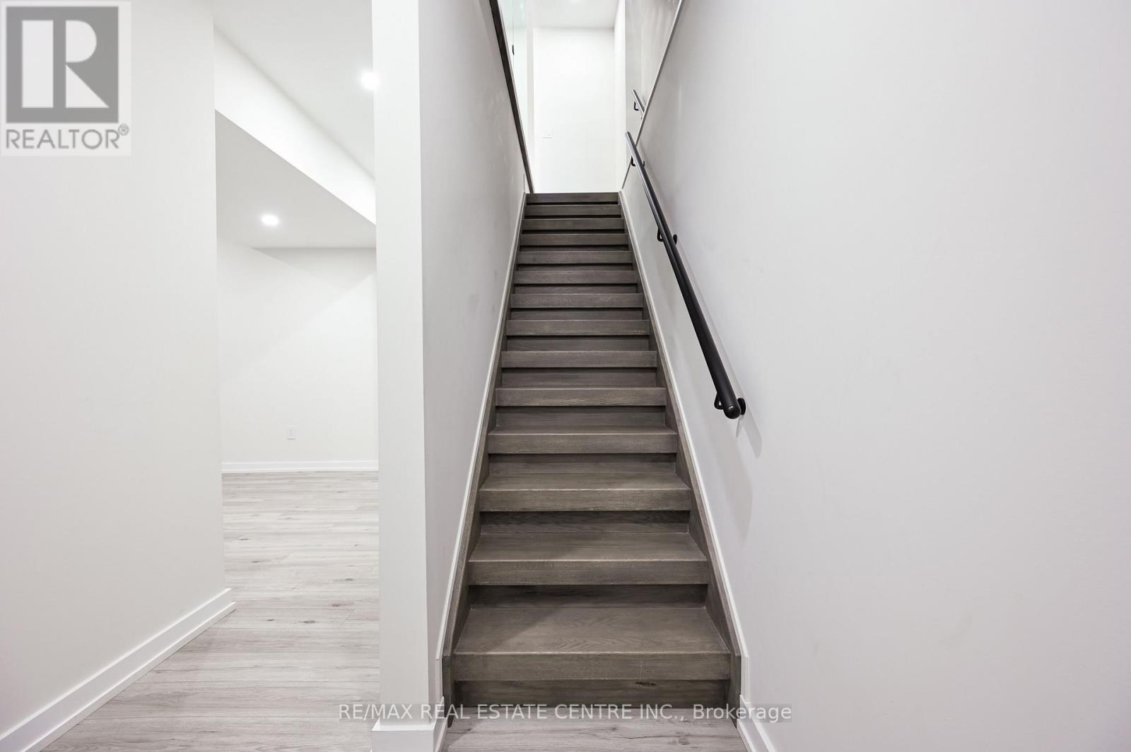 1181 Ogden Avenue, Mississauga, Ontario  L5E 2G8 - Photo 44 - W12902848