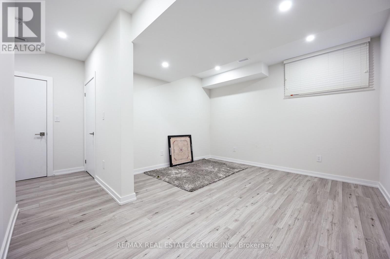 1181 Ogden Avenue, Mississauga, Ontario  L5E 2G8 - Photo 45 - W12902848