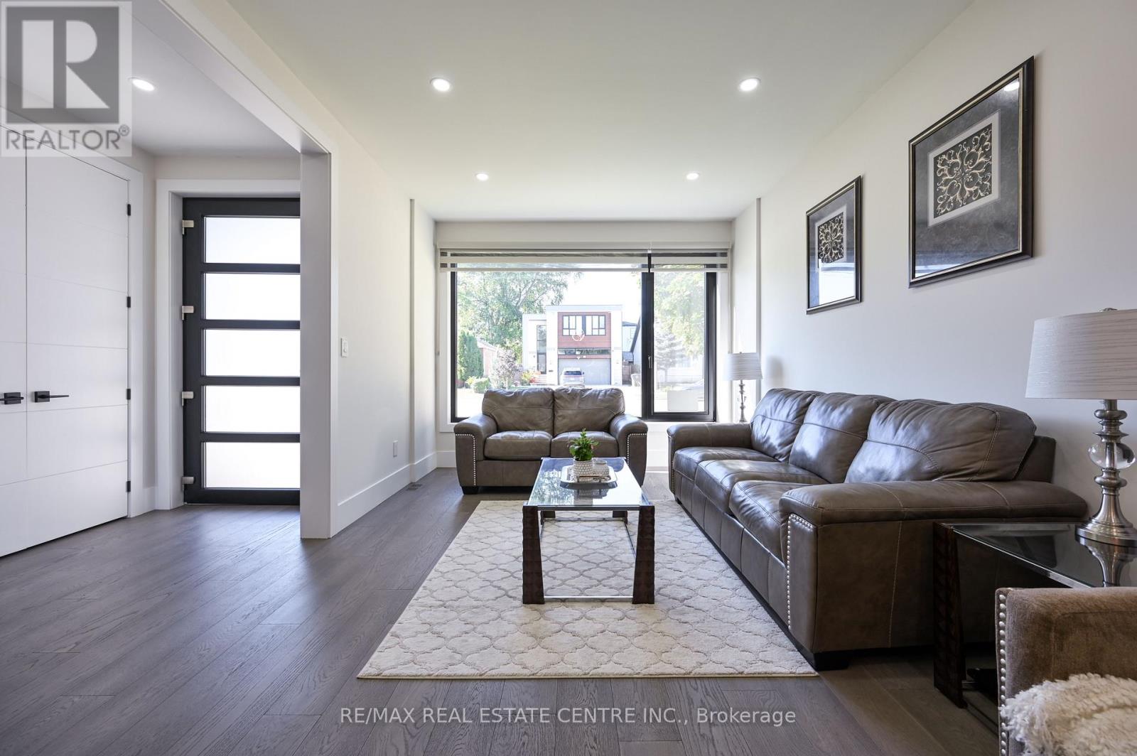 1181 Ogden Avenue, Mississauga, Ontario  L5E 2G8 - Photo 5 - W12902848