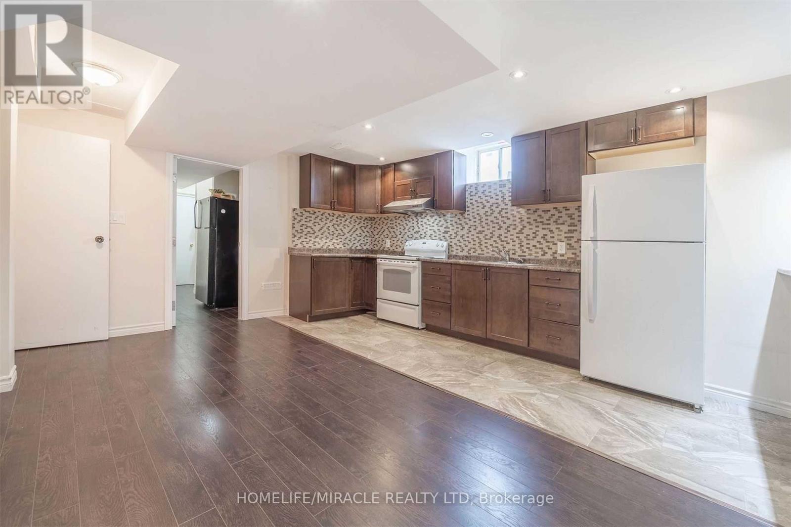 Bsmt - 21 Gosling Street, Brampton, Ontario  L6Y 0T7 - Photo 3 - W12902862