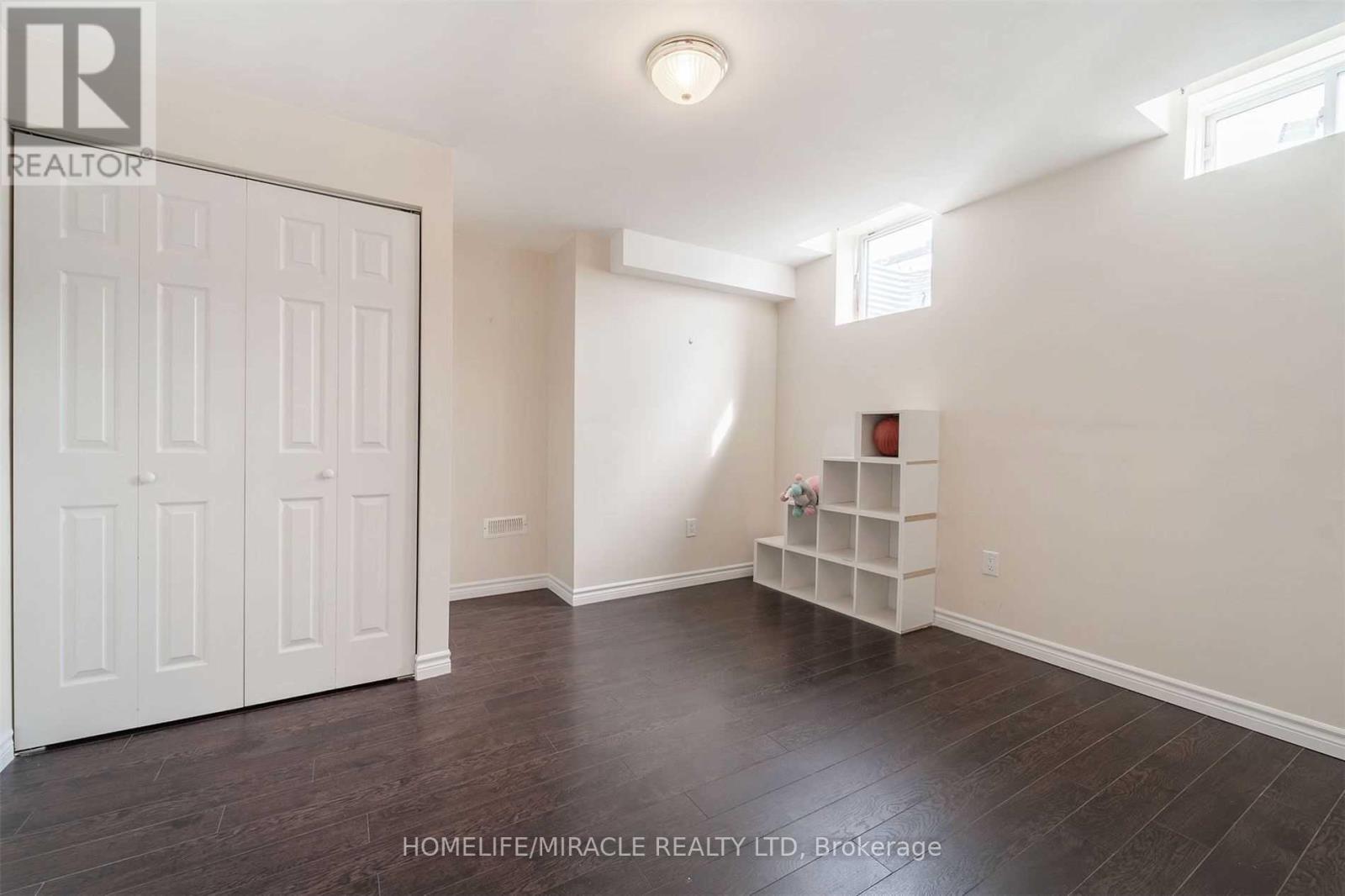 Bsmt - 21 Gosling Street, Brampton, Ontario  L6Y 0T7 - Photo 8 - W12902862