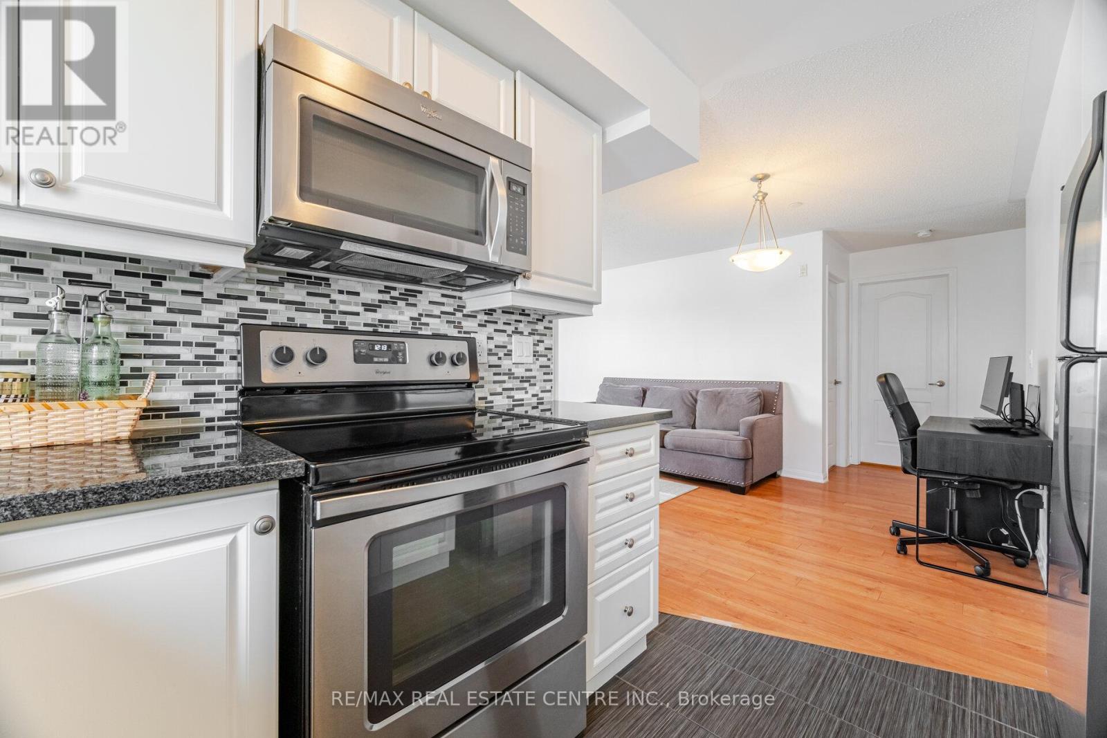 203 - 1005 Nadalin Heights, Milton, Ontario  L9T 8R4 - Photo 15 - W12902896