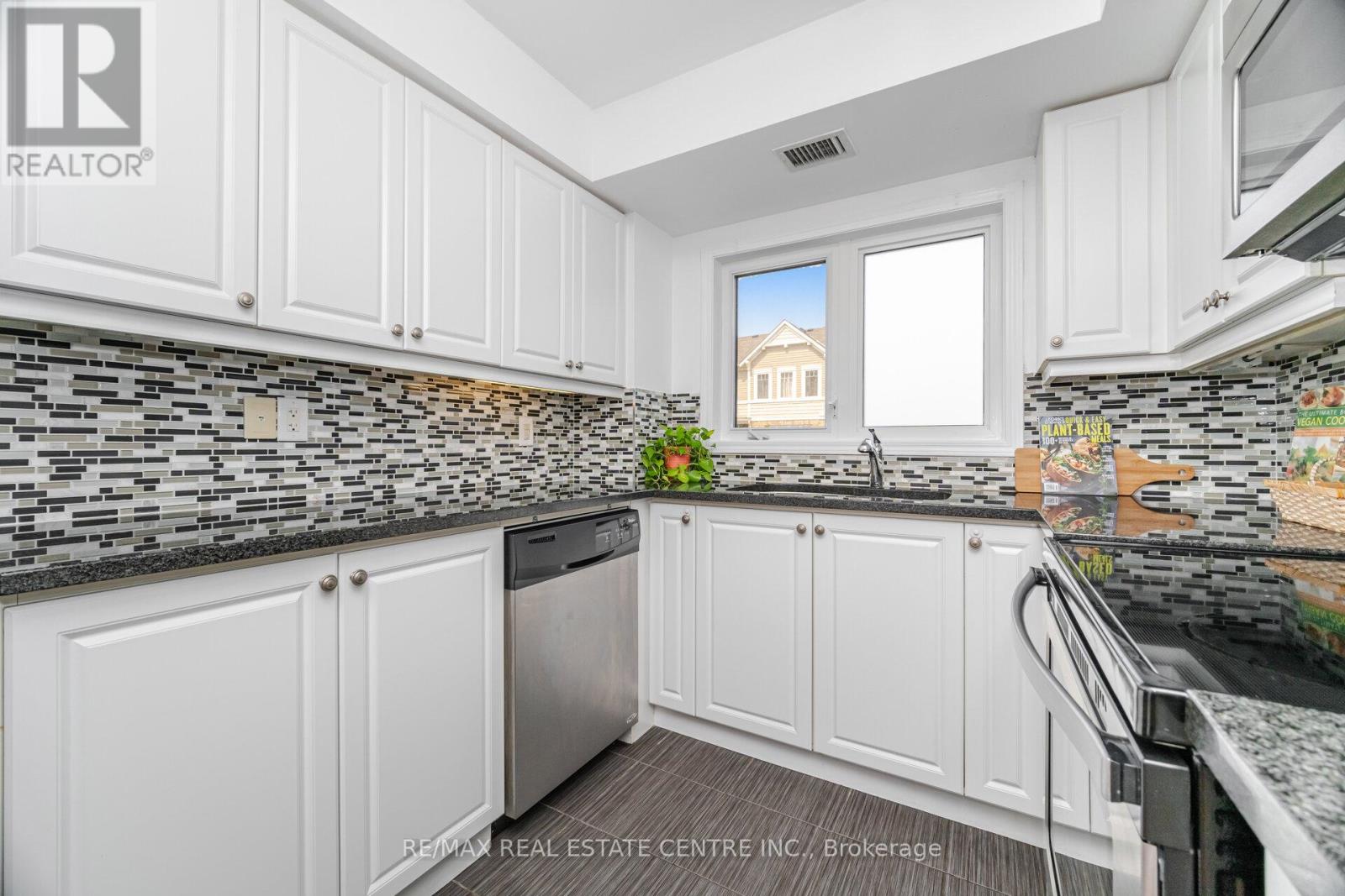 203 - 1005 Nadalin Heights, Milton, Ontario  L9T 8R4 - Photo 16 - W12902896