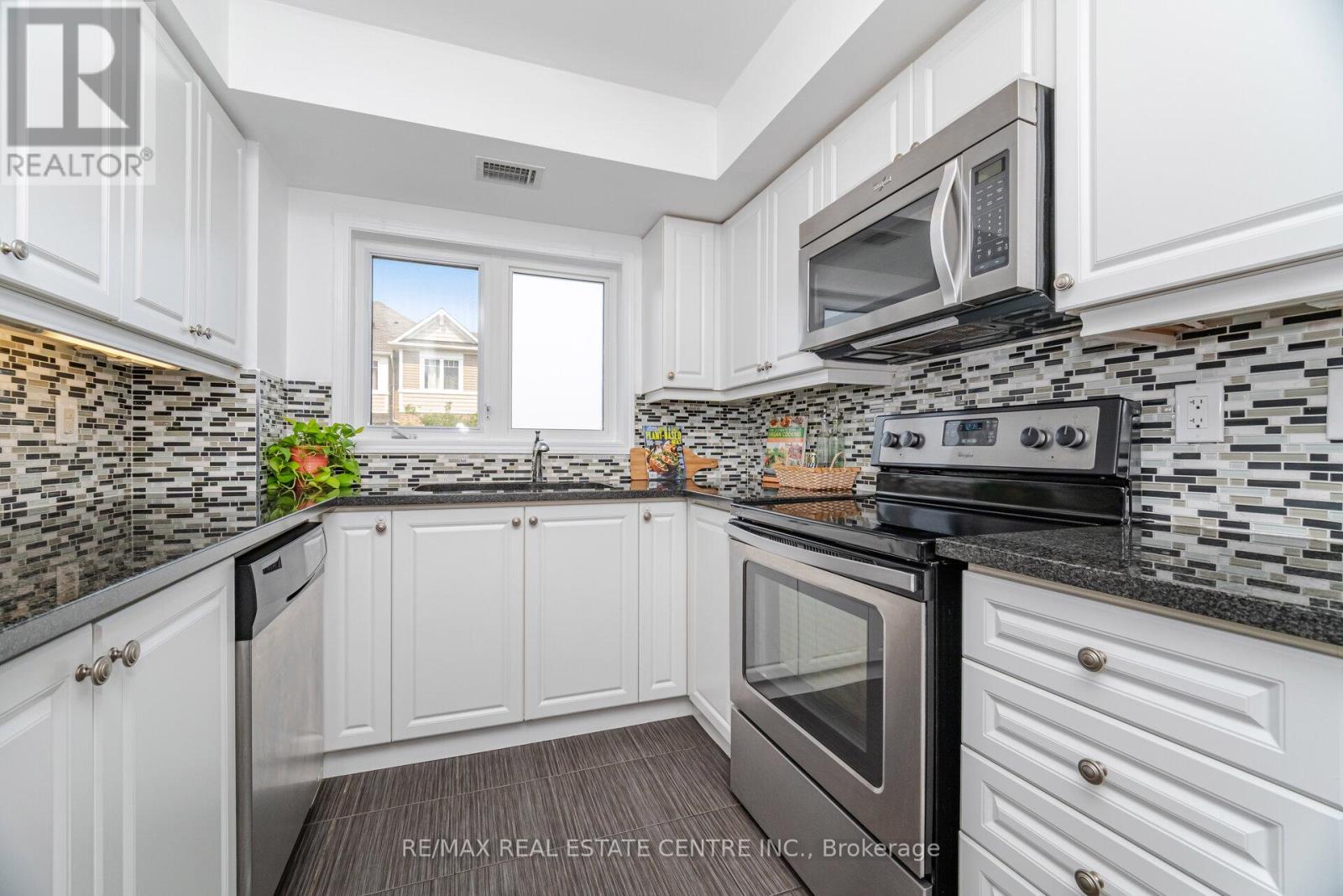 203 - 1005 Nadalin Heights, Milton, Ontario  L9T 8R4 - Photo 17 - W12902896